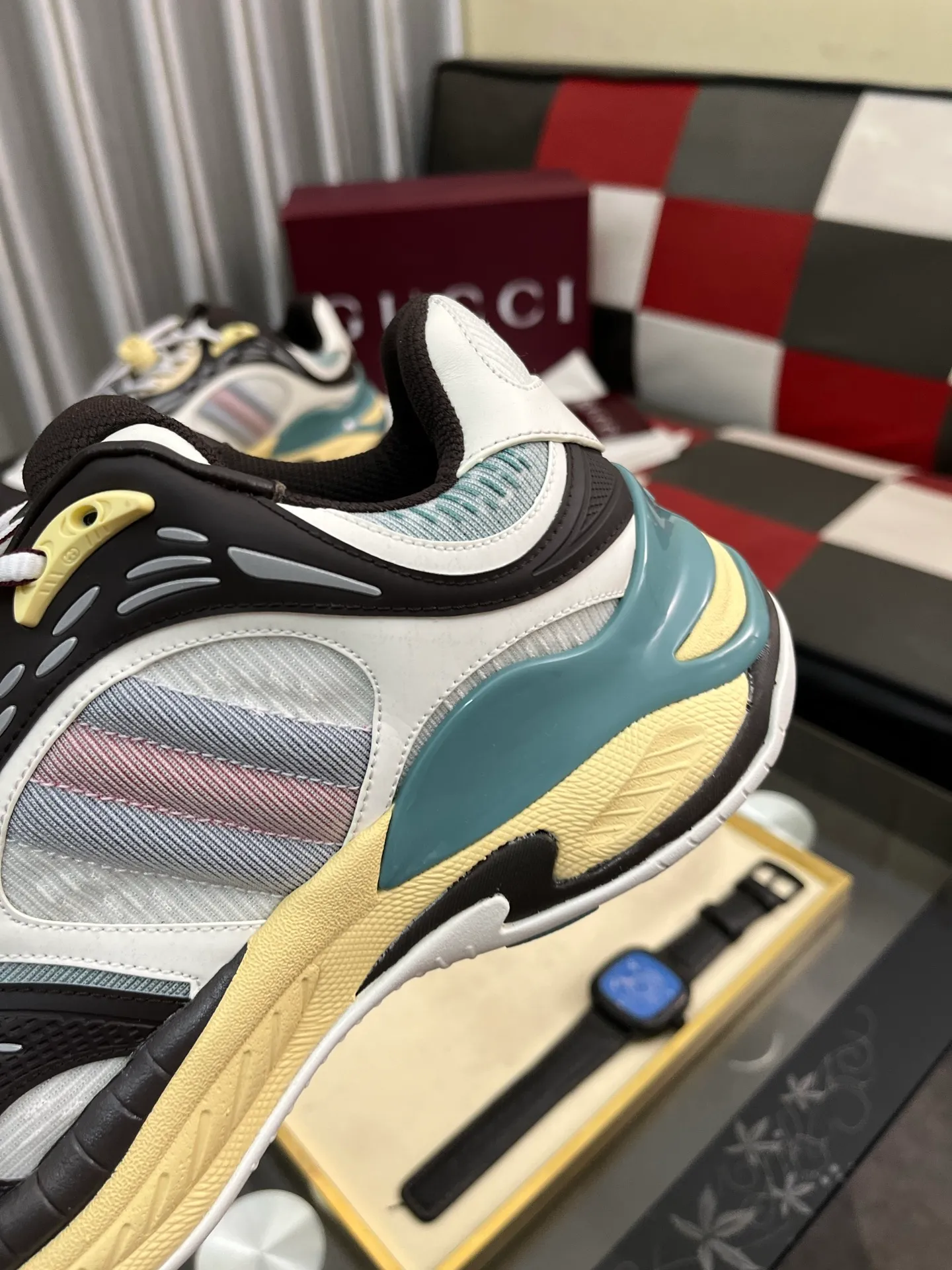 Men's men's shoes 💰1040⌚️⌚️GUCCI Gucci's new dad shoes 🇮🇹Top version🇮🇹🔜Purchasing level High version: The original disassembly took more than 3 months to develop 1:1, the version has been upgraded again, chips, packaging, imported mesh, all made with computerized cars Couple 👫 style 🔜Versatile in all seasons🔜 Fashion🔜 Personality 🔜Distinctive 🔵Full range of layouts, welcome to inquire for pictures Outsole: The latest original developed TPU vacuum Upper: Original mesh, super breathable 💯Full set of packaging Medium and low belt LOGO Size: Women's size 35-40 Men's size 38-45 (38 45 customized